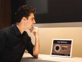 �����Ƴ�ȫ���׿����������֬�Ƴɵ�13Ӣ���ɫ����ֽE-Paper